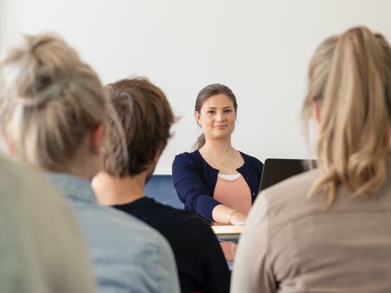dm-Studierende hält Präsentation an DHBW