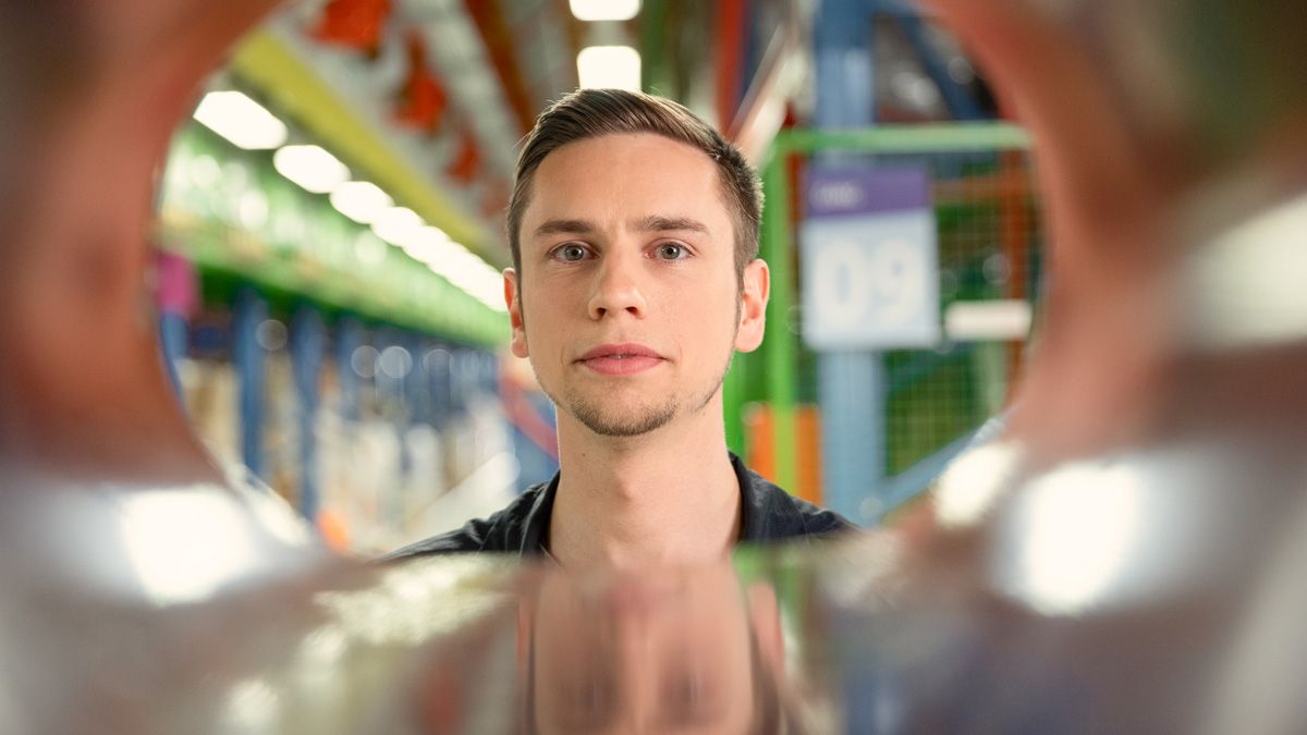 Angehender Elektroniker im dm-Logistikzentrum